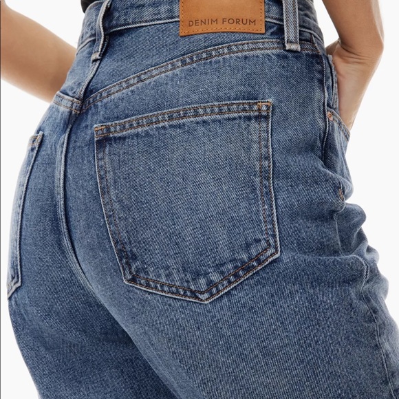 Aritzia Denim Forum Joni Loose Jeans in Mid-dark Wash - Picture 4 of 7